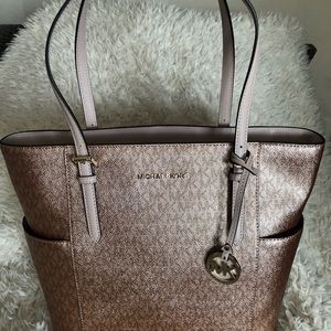 💕New Michael Kors Rose Gold Jet Set Tote Purse💕